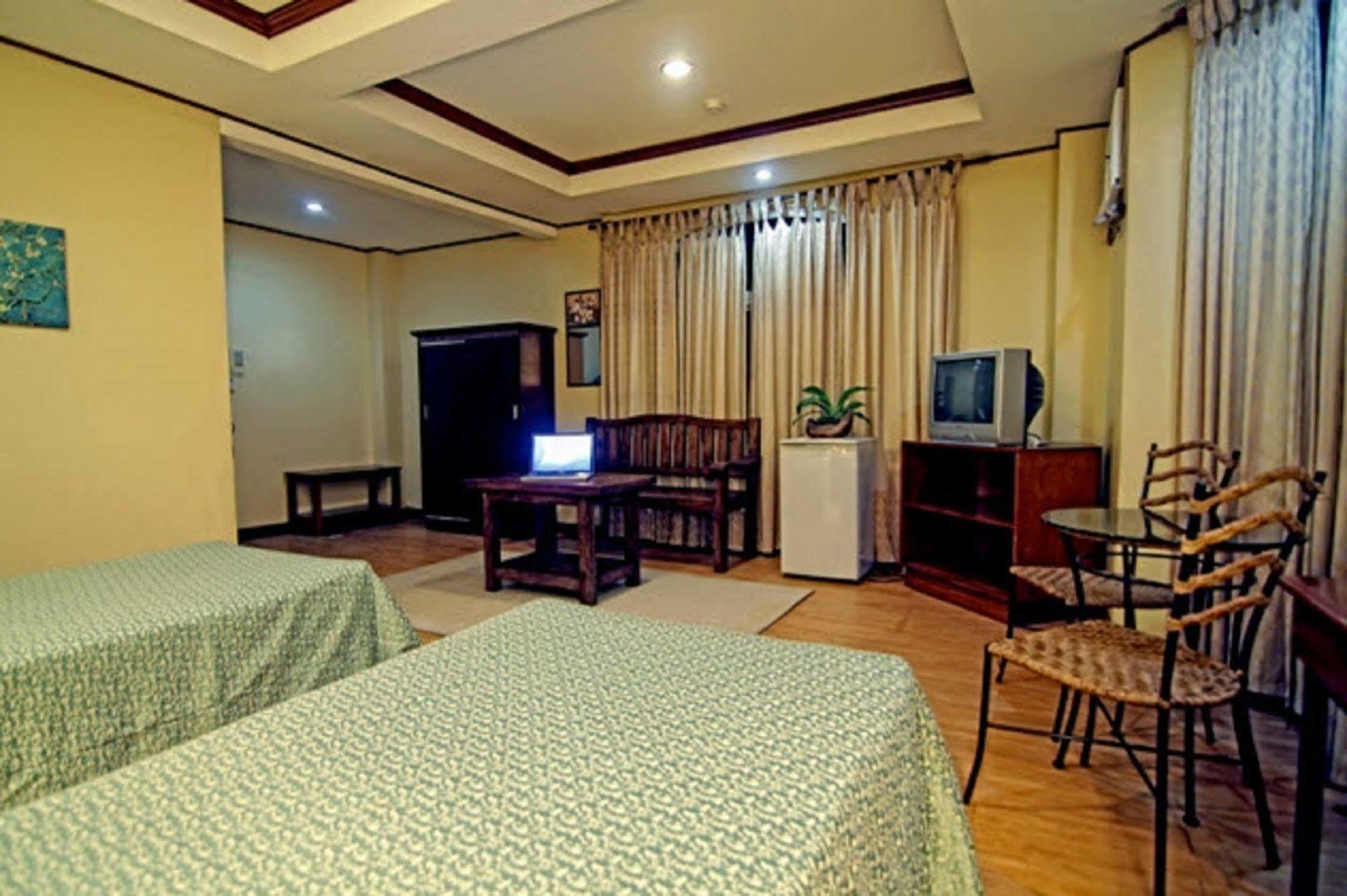 The Shoreline Subic Hotel Olongapo Esterno foto
